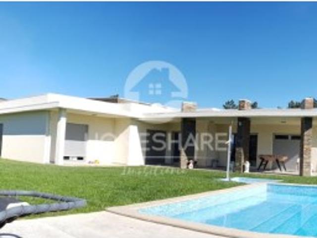 Moradia de Sonho em Recarei Paredes. Seis Quartos para Viver em Família com Conforto e Elegância