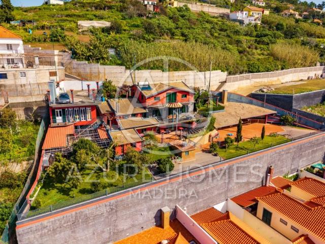 Excelente moradia típica madeirense com vista deslumbrante para o mar Ribeira Brava