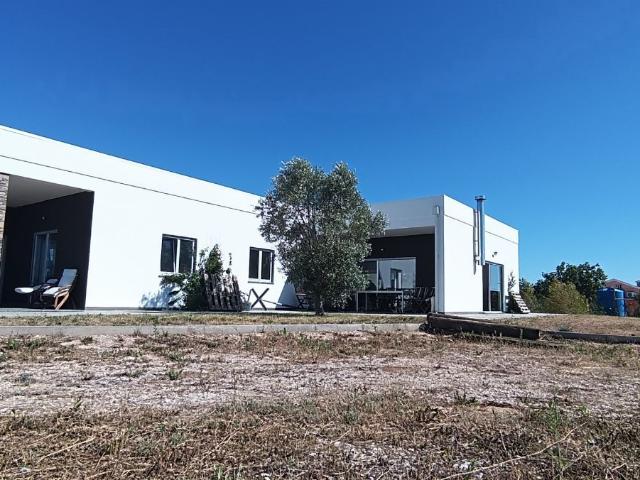 EXCELENTE MORADIA V3 C/PISCINA