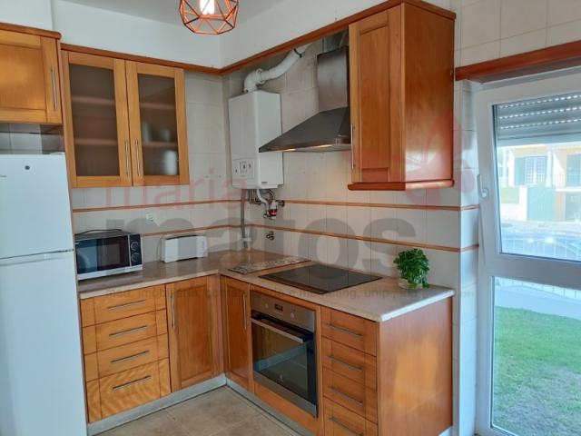 Excelente moradia V3 duplex, vista mar localizada na Freguesia da Lourinhã