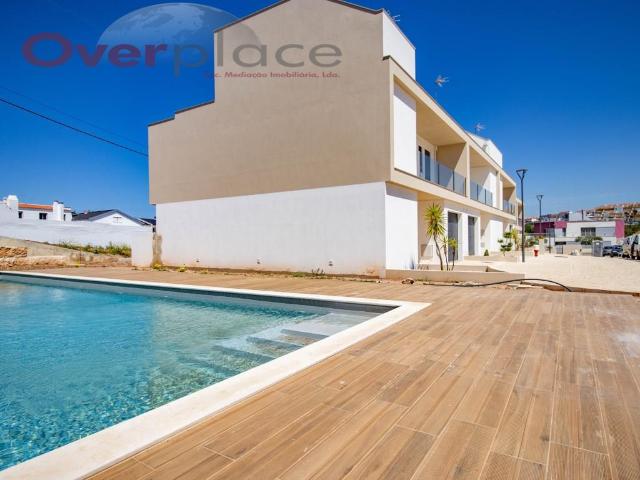 Excelente moradia V4+1 localizada num condomínio privado no. 0m² da Lourinhã e Atalaia