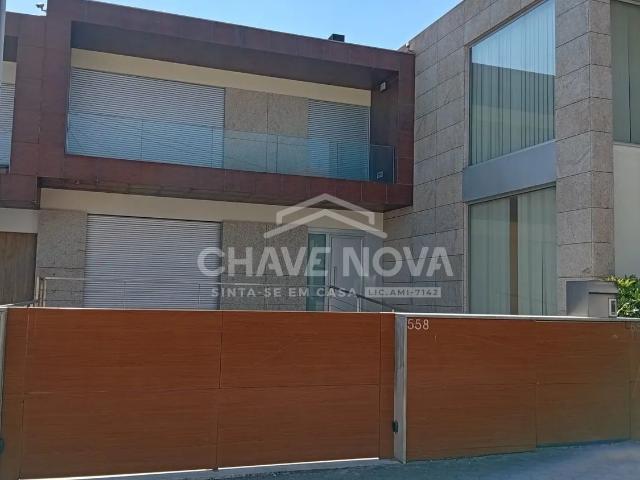 Excelente Moradia V5 com piscina