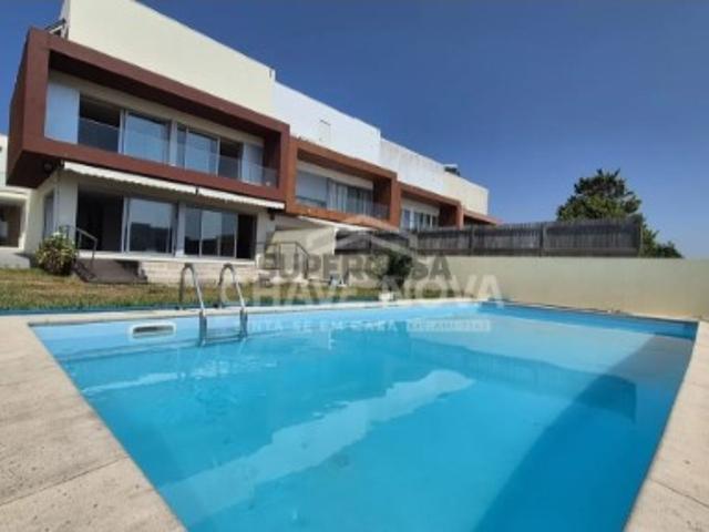 Excelente Moradia V5 com piscina em Valadares