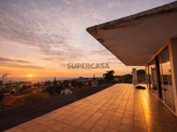 Excelente Moradia anos 60 em Cascais com total Vista de Mar para recuperar