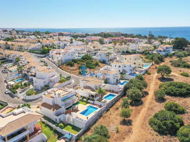 Excelente Moradia Com 4 Quartos, Vista Mar, Ampla Garagem, P. 450m² Albufeira e olhos de água