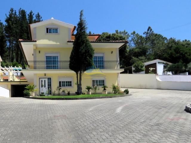 Excelente moradia com 6 assoalhadas, localizada perto da vila medieval de Penela, a apenas 20 minutos da cidade de Coimbra