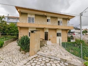 Excelente Moradia de 10 Assoalhadas, no Bairro Novo de Palhais, Loures