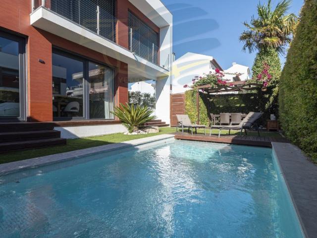 Excelente moradia de linhas modernas, com piscina privativa. 137m² Carcavelos e Parede