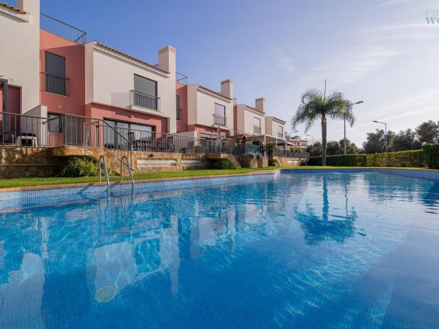 Excelente Moradia em Condominio Fechado