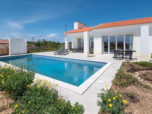 Excelente moradia independente, num terreno com uma área bem. 224m² São Martinho Do Porto