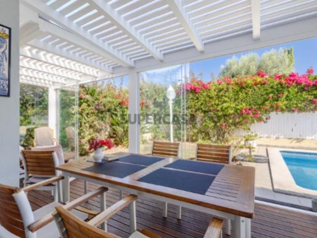 Excelente moradia independente T5 com jardim, piscina na Quinta da Bicuda Cascais