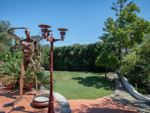 Excelente Moradia Isolada | 2 Casas de Hospedes | Capuchos | Costa da Caparica