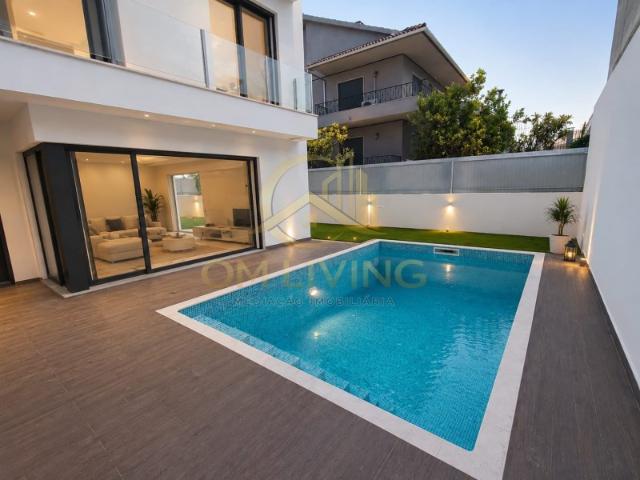 Excelente Moradia Isolada T4, com Piscina, nos Foros de Amora