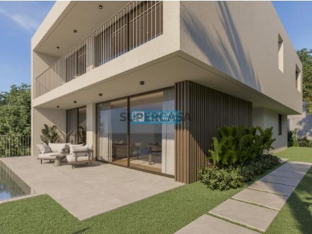 Excelente Moradia Isolada T3+1, com Piscina e Vista Mar Definitiva