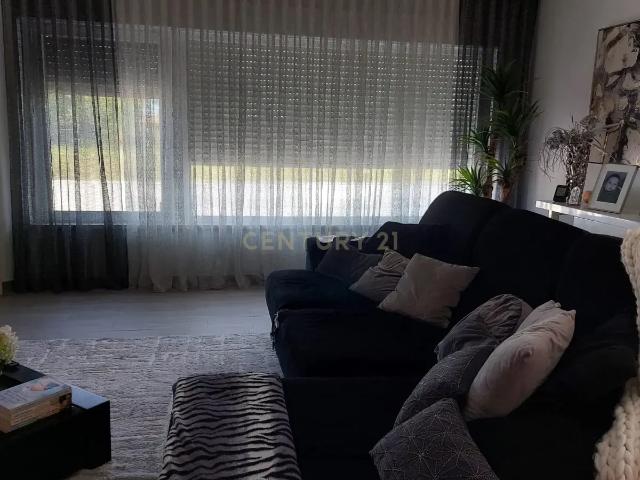 MORADIA T3 em Évora com Vista Desafogada, Quintal e Garagem