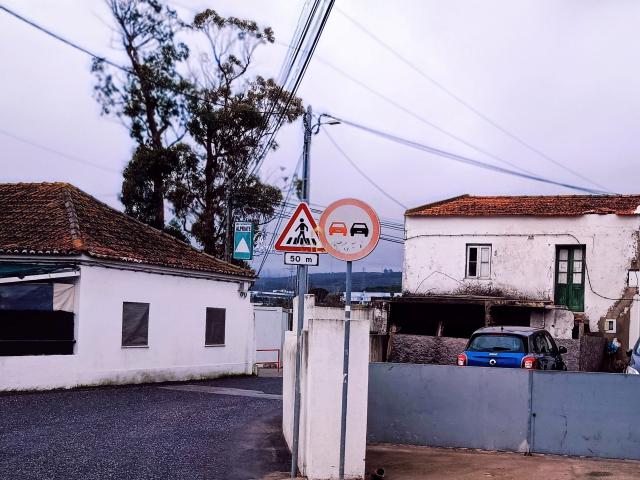 EXCELENTE MORADIA PARA REMODELAÇÃO EM VIALONGA
