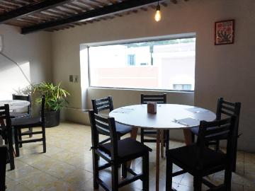 EXCELENTE NEGOCIO EN TRASPASO A 2 CUADRAS DE SANTA ANA FVL 1046