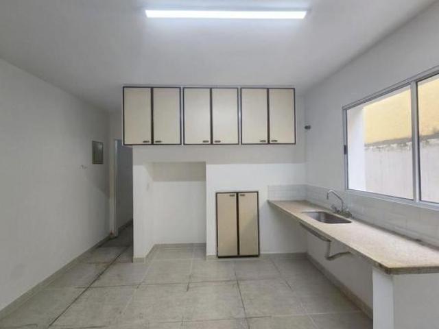 EXCELENTE SOBRADO 122 m² 03 QUARTOS, 02 WC, 02 VAGAS DE GARAGENS FL38
