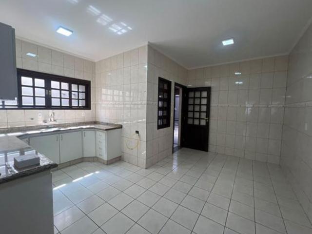 Excelente Sobrado 3 dorm com rancho nos fundos na Vila São José Taubaté/SP