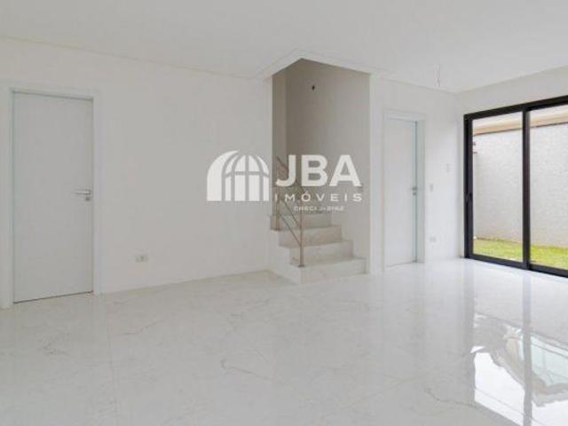 EXCELENTE SOBRADO A VENDA NO CAPÃO DA IMBUIA COM TERRAÇO E QUINTAL