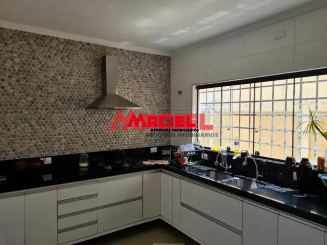 Excelente sobrado com otimo acabamento com area gourmet num bairro super valorizado
