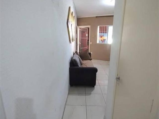 Excelente sobrado de condomínio com entrada independente de 02 quartos, 01 banheiro social, 01 lavab