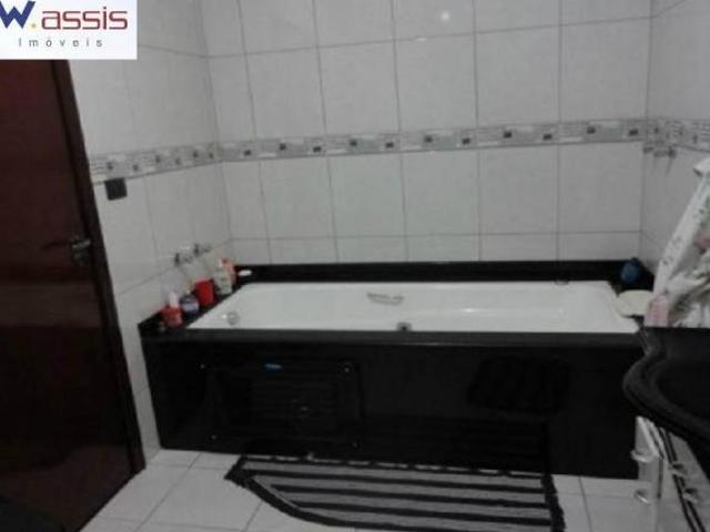 Excelente sobrado em Jundiaí, todo em piso frio, 3 dormitórios sendo 1 suite com hidro