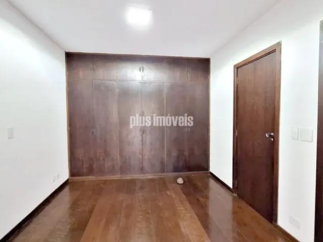 Excelente sobrado localizado próximo ao colégio porto seguro 275,0m² 4 quartos, 1 suíte, 4 gar