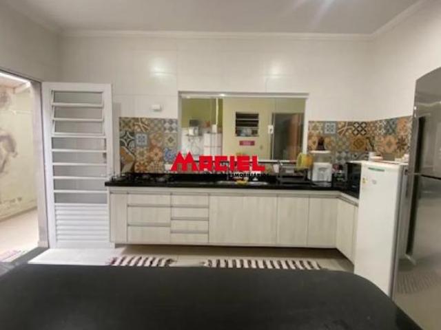EXCELENTE SOBRADO NA ZONA SUL DE SJC, 4 DORM, SENDO 3 SUÍTES!APENAS R$ 650.000,00