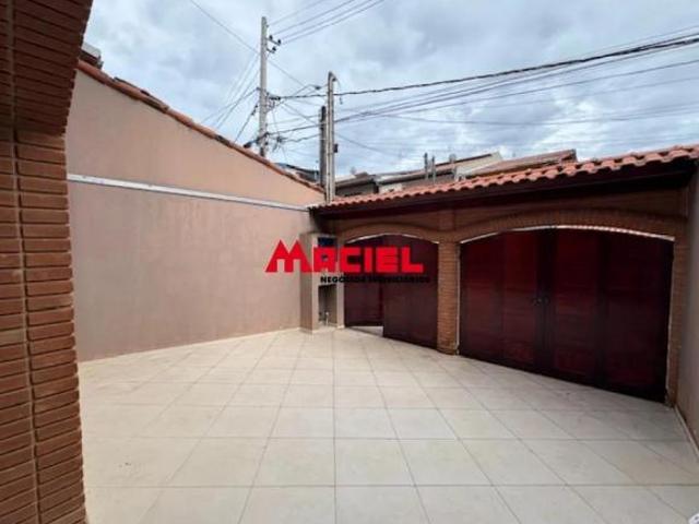 Excelente Sobrado no Jardim Sul, proximo aos comercios, escola