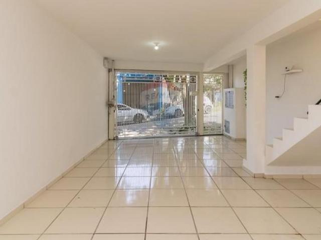 Excelente sobrado no Parque São Domingos 3 dormitórios, sala e cozinha amplas, 2 banheiros e 2 vag