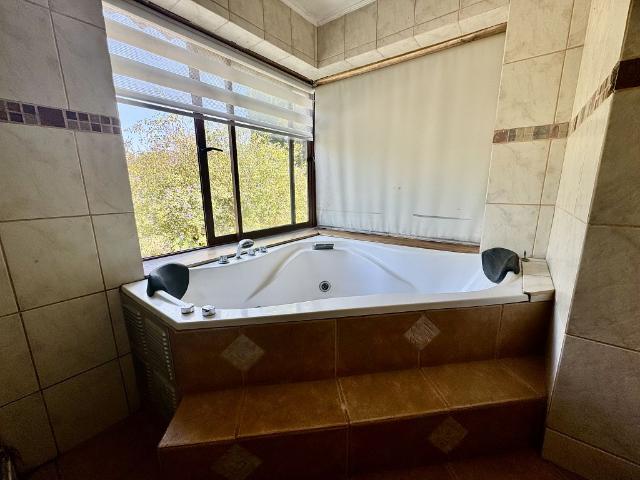 EXCELENTE PARCELA CON 2 CASAS PISCINA Y QUINCHO