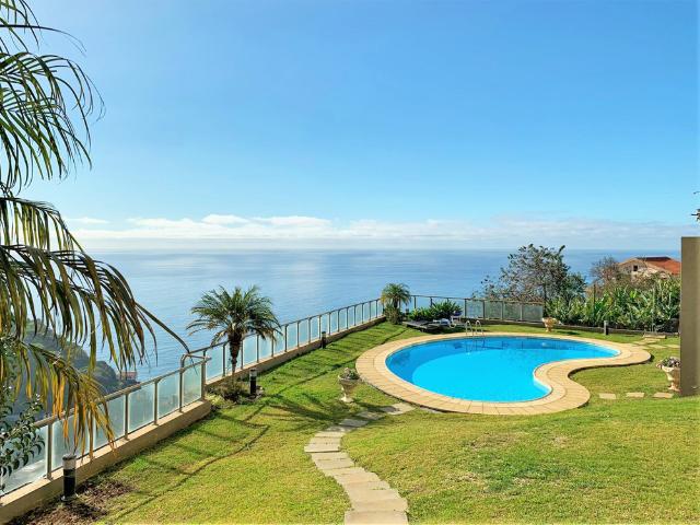 Excelente Penthouse na Calheta