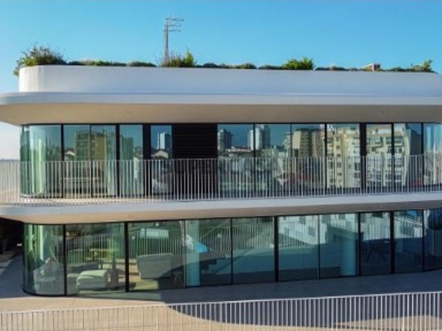 Excelente Penthouse T5 Duplex com estacionamentos e Piscina Privada