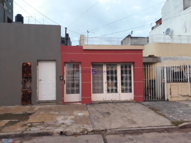 Excelente PH de 2 ambientes por pasillo interno con patio y terraza