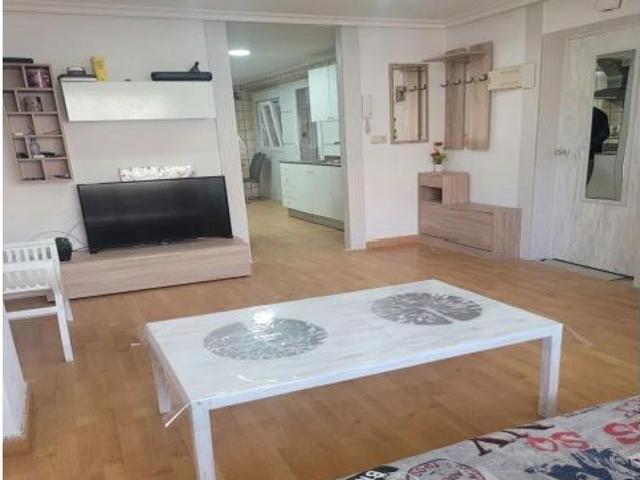 EXCELENTE PISO CENTRICO. AV ALCOY