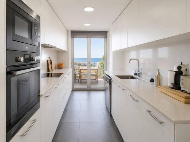 EXCELENTE PISO EN ALQUILER COMO SEGUNDA RESIDENCIA EN PRIMERA LINEA DE MAR EN MATARÓ