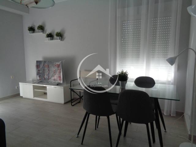 EXCELENTE PISO PARA ESTUDIANTES SÓLO CHICAS O MIXTO. – 4 HABITACIONES Y 2 BAÑOS EN BURJASSOT. PROXIMO A LAS UNIVERSI