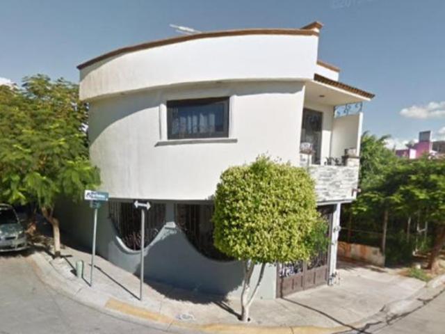 EXCELENTE PROPIEDAD EN Cto de los Robles #100, Cd Satelite, 37440 León de los Aldama, Gto. CON 90M