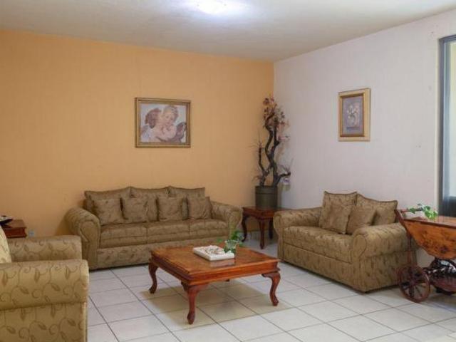 CASA EN VENTA DENTRO DE COTO EN SAN JOSE DEL TAJO