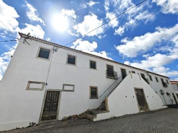 Excelente propriedade para transformar em comércio ou para e. 0m² Vau