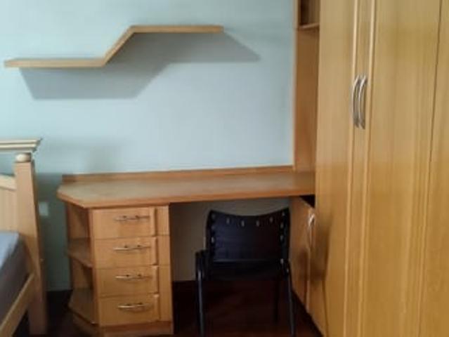 EXCELENTE QUARTO MOBILIADO
