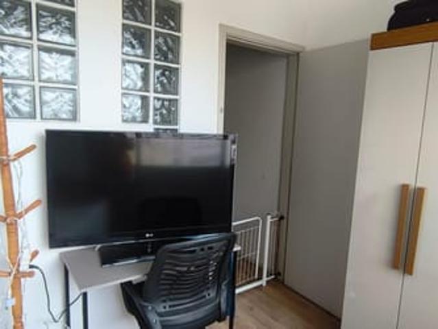 Excelente quarto/apto no Centro para homens