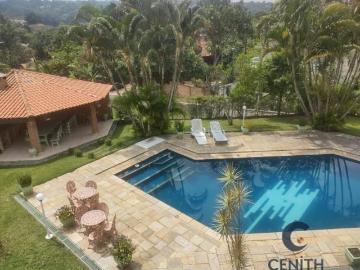 Excelente residência com 480 m² em amplo terreno de 1.500 m²
