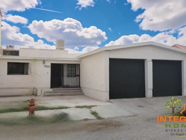 Excelente Residencia Frente a Parque Venta únicamente CONTADO