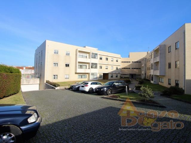 Excelente T1 com lugar de garagem junto ao centro