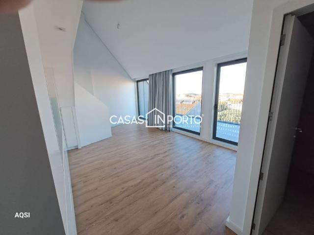 Excelente T1 Duplex com Terraço ao Pólo Universitário