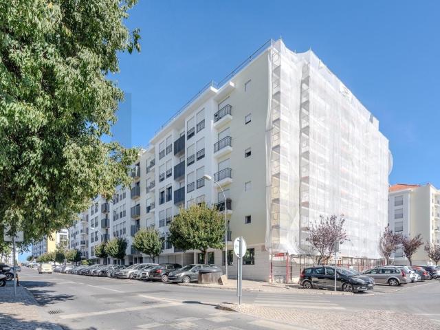 Excelente T1 na Urbanização da Atalaia | Garagem, Arrecadaçã. 65m² Águas Livres