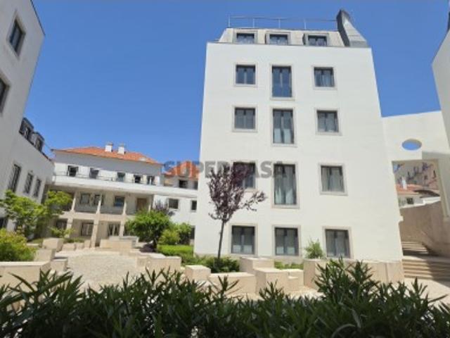 Excelente T1 para venda no Palácio Mesquitela, Chiado