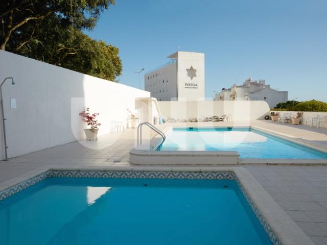 Excelente T1 remodelado com piscina e garagem